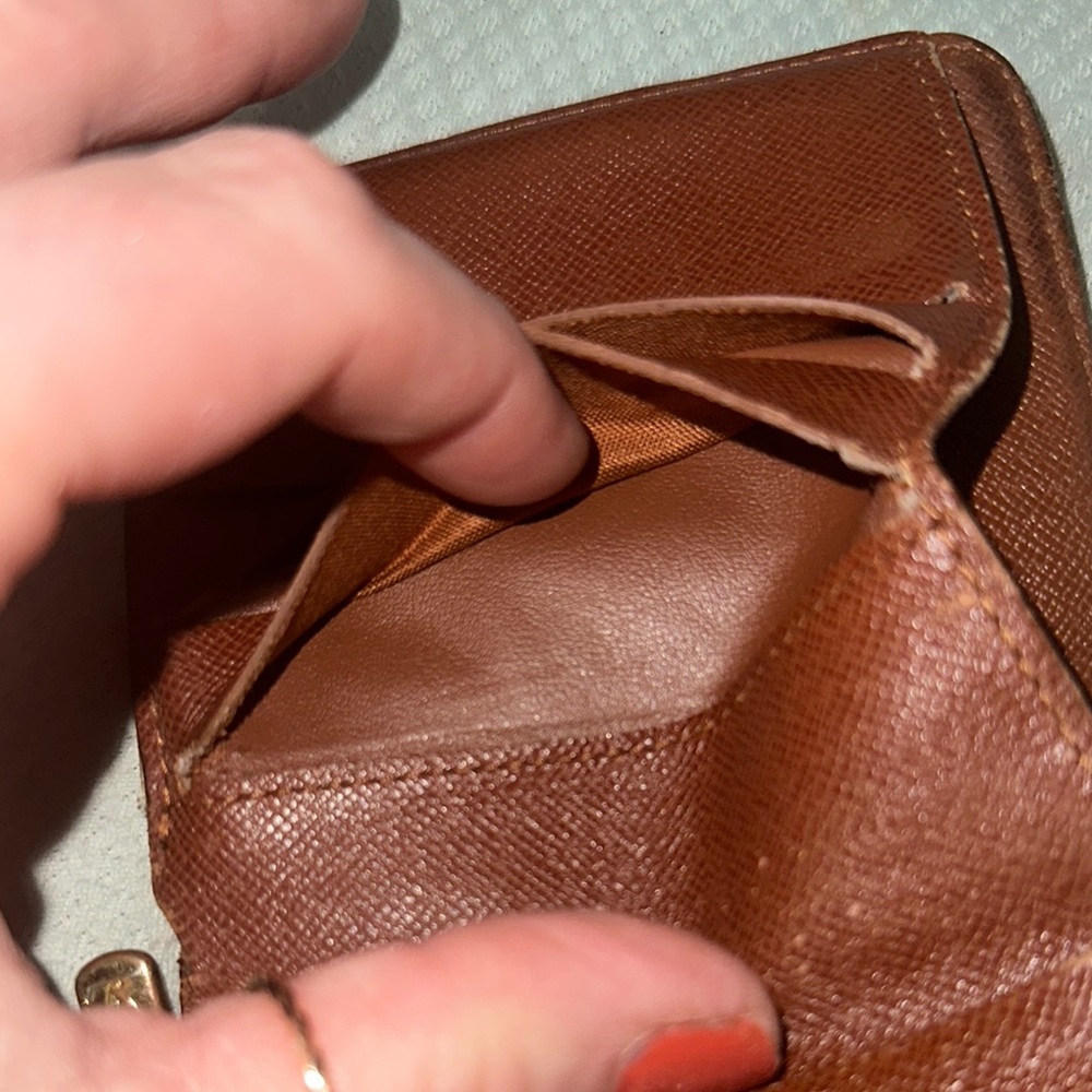 Louis Vuitton Monogram Wallet has a little wear on Corner good condition cute 🥰 - Picture 13 of 16